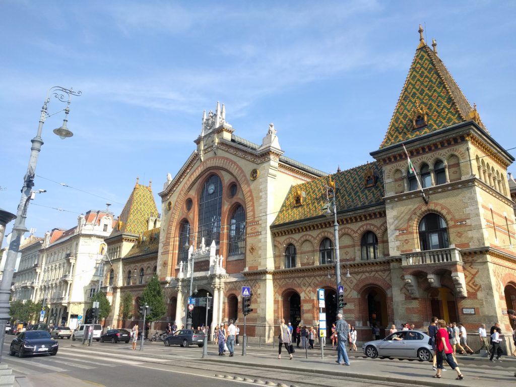 Le marché central de Budapest, vu de l'extérieur