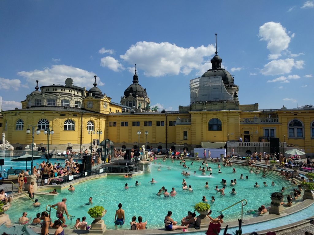Bains Szechenyi, plus grands bains thermaux de Budapest