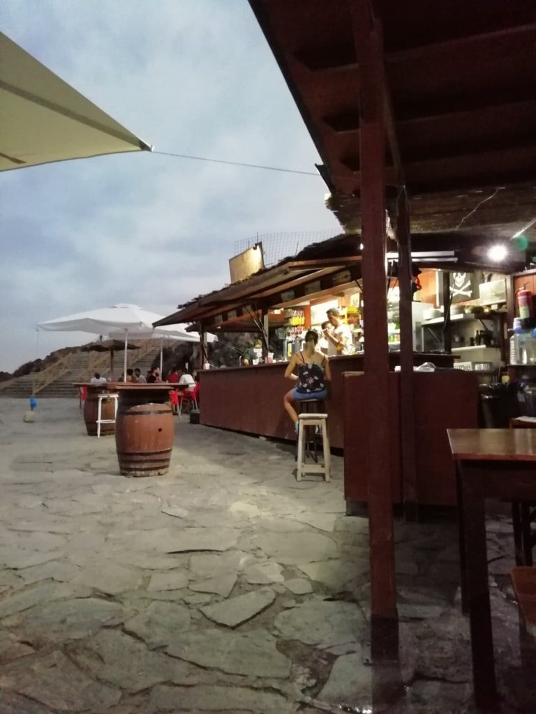 Bar Chiringito Pirata à la playa La Tejita