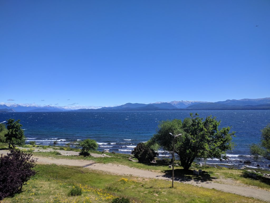 Promenade au bord du lac Nahuel Huapi
