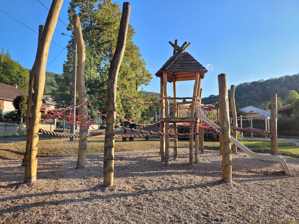 aire de jeux arbois accrobranche