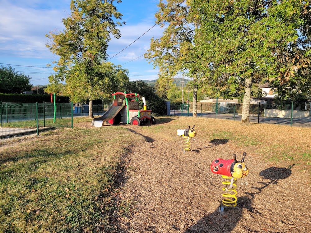 aire de jeux arbois tracteur