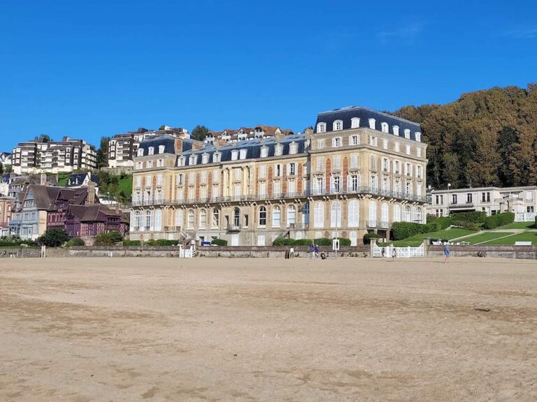 Dormir à l'hôtel des Roches Noires à Trouville