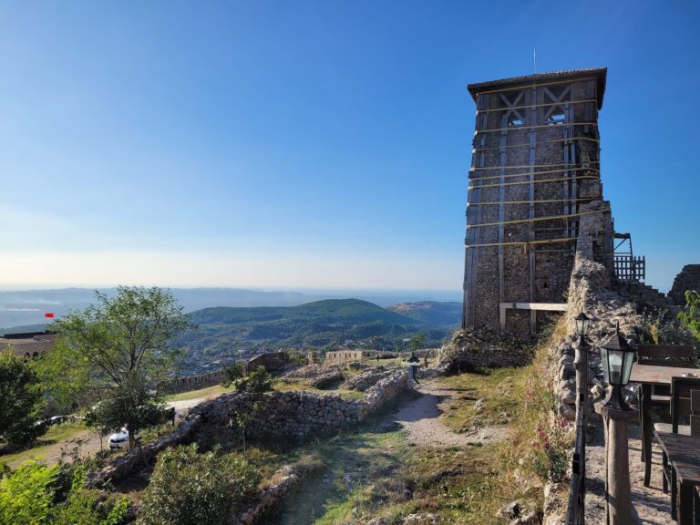vue du haut de la forteresse de kruje albanie
