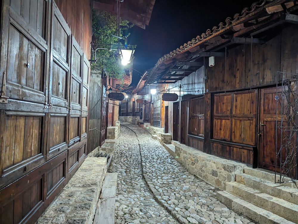 bazar de kruje albanie de nuit