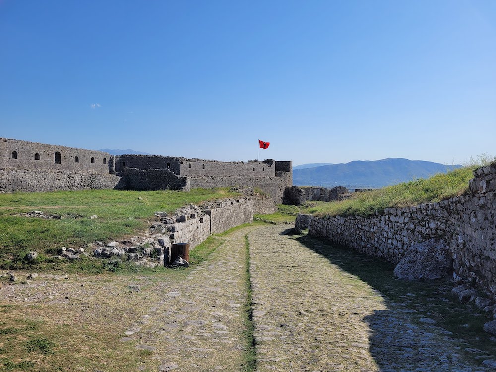 drapeau albanie forteresse shkodër