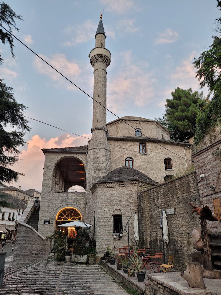 centre ville gjirokaster te kube cafe