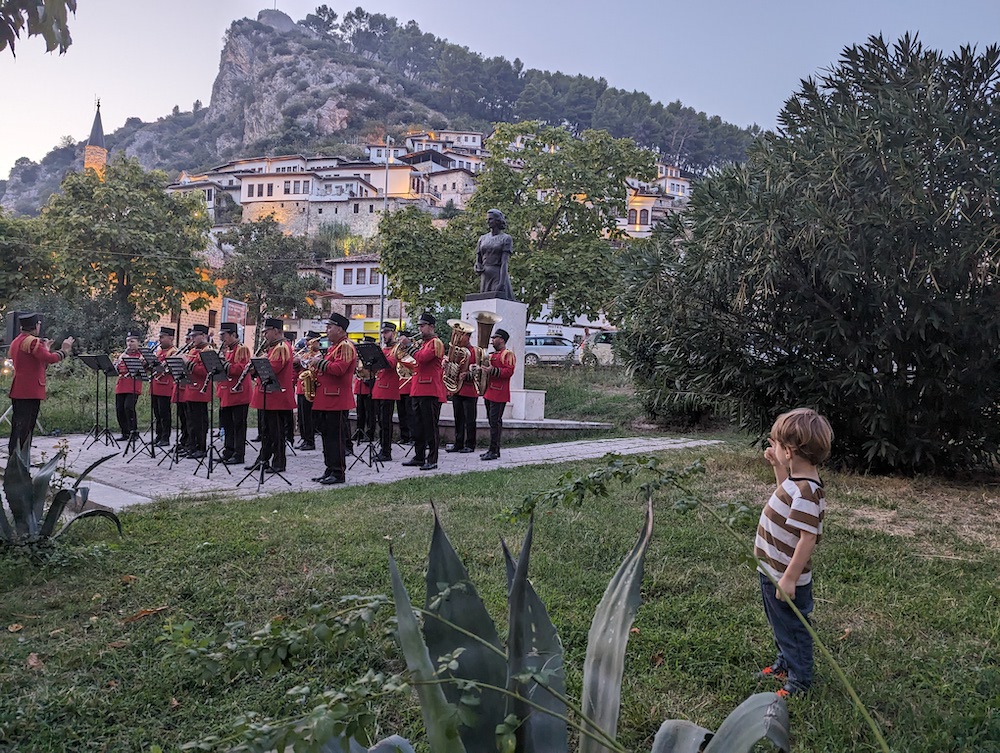 concert dans les rues de berat