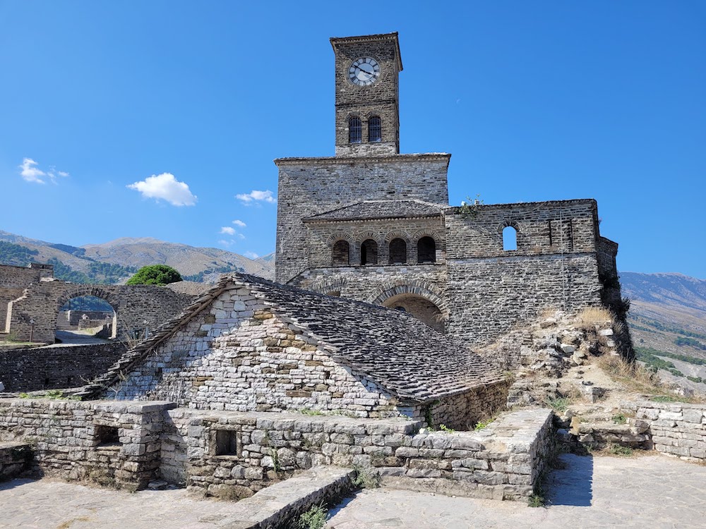 intérieur forteresse gjirokaster