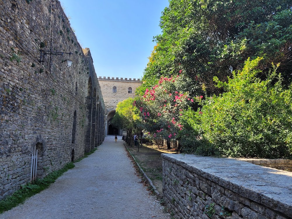 jardin forteresse gjirokaster