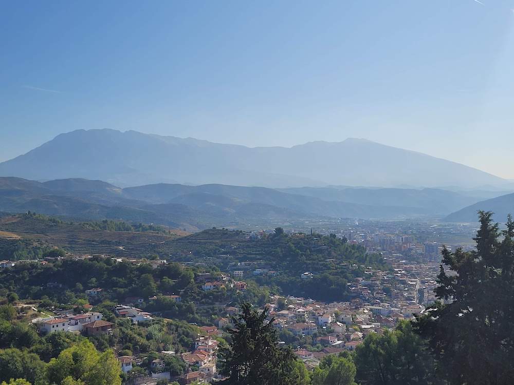 vue sur le mont tomorr