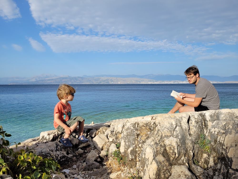 se relaxer a la plage kanoni kassiopi