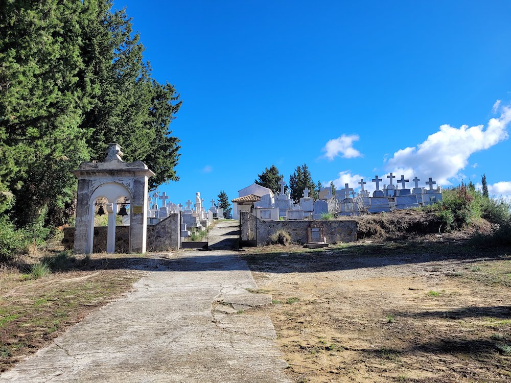 cimetière village agrafoi