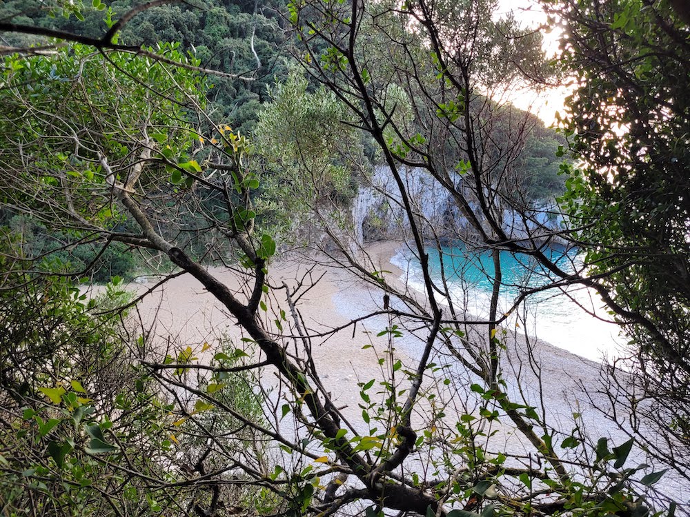 plage cachée rovinia