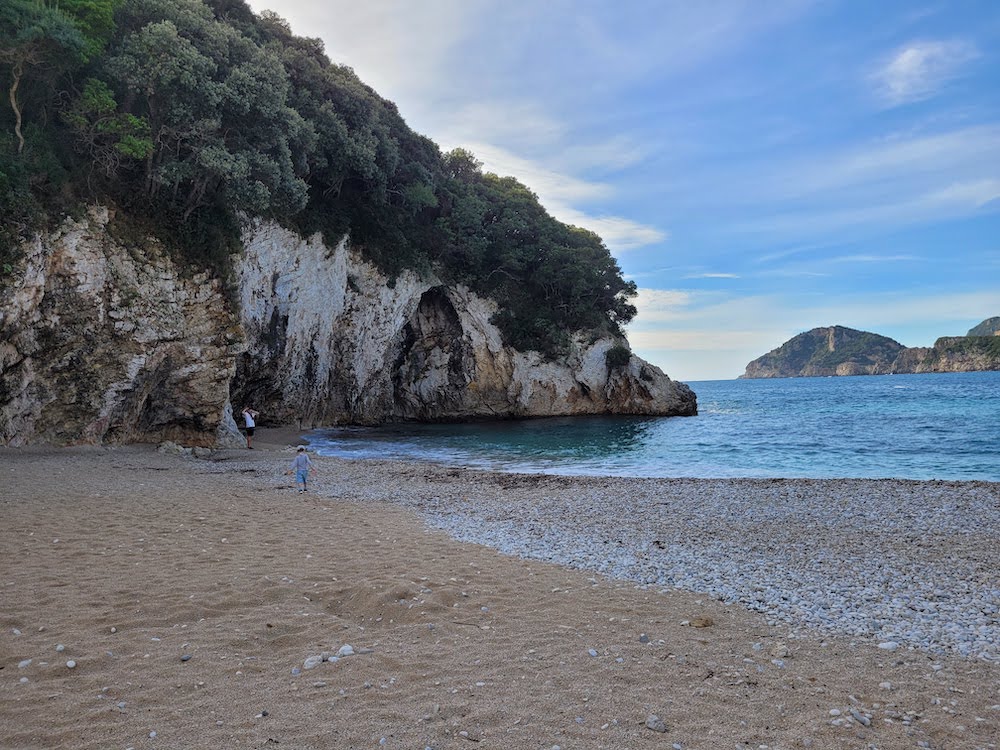 plage de rovinia corfou