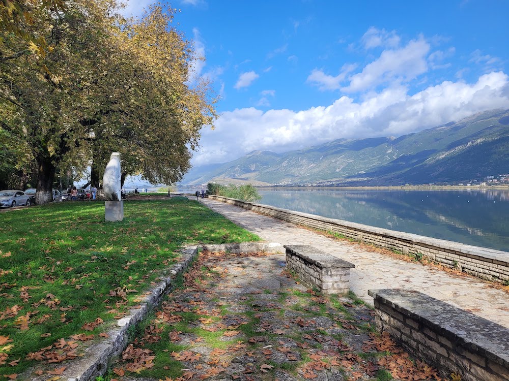 lac ioannina en automne