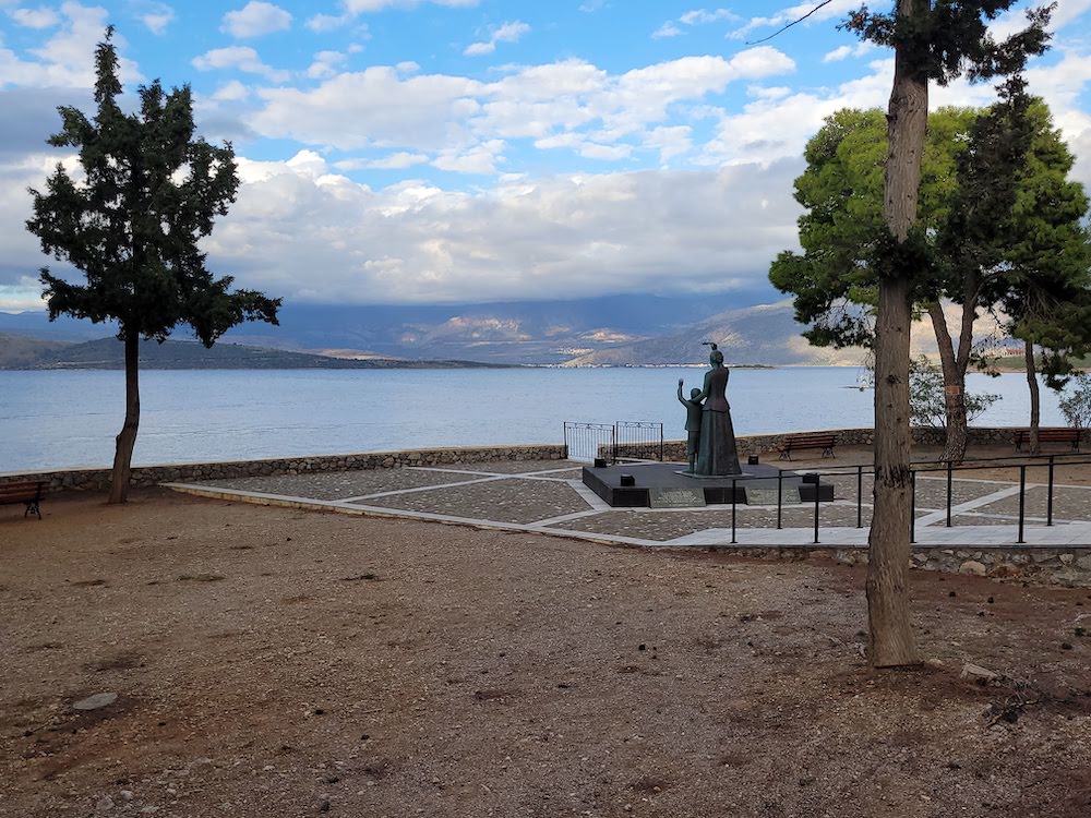 Monument international des femmes de la marine galaxidi