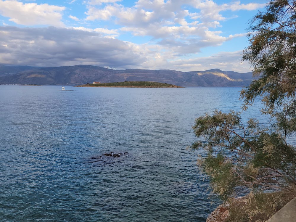 îles en face de galaxidi