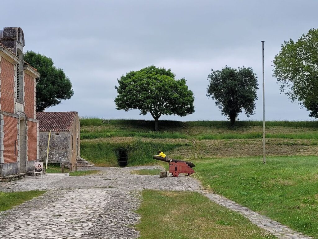 visiter la halle aux vivres brouage
