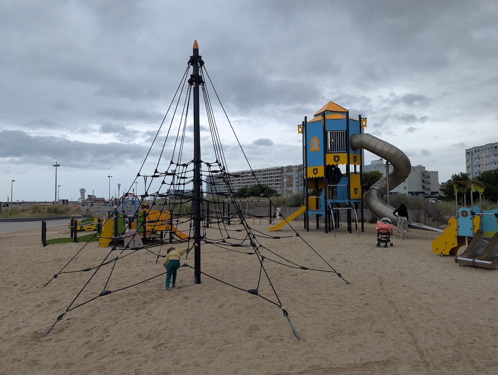 grande aire de jeux de la plage de calais