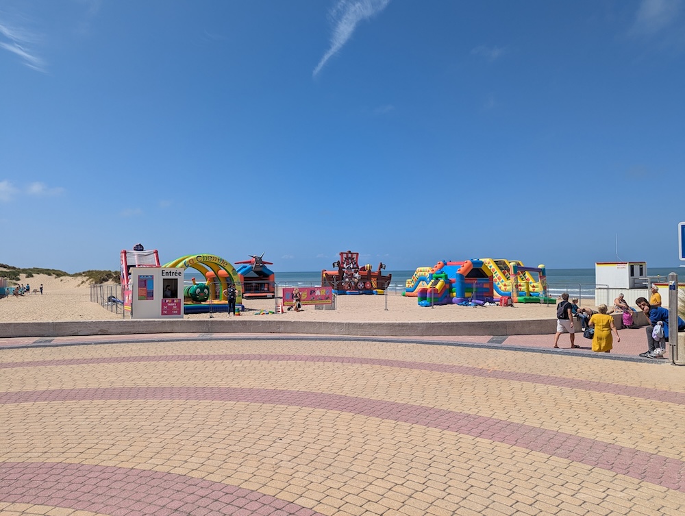 structures gonflables plage de calais