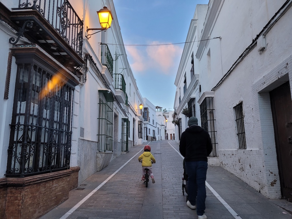 promenade dans le centre historique de conil de la frontera